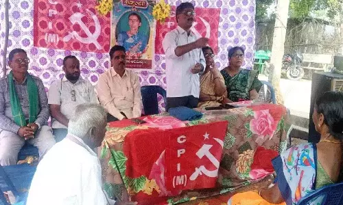 Anasurya परिवार जन संघर्षों में महत्वपूर्ण भूमिका निभाता है Anasurya परिवार जन संघर्षों में महत्वपूर्ण भूमिका निभाता है