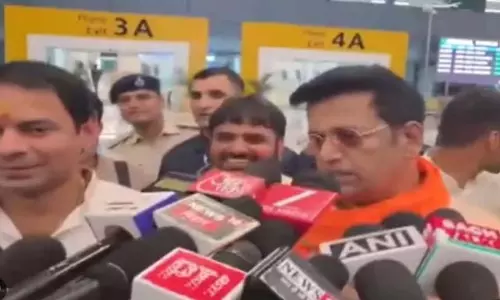 तेज प्रताप यादव और रवि किशन की मुलाकात से गरमाई बिहार की सियासत तेज प्रताप यादव और रवि किशन की मुलाकात से गरमाई बिहार की सियासत