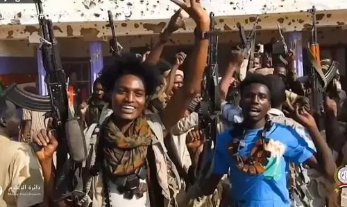 Sudan में युद्धविराम की उम्मीदें कमज़ोर, RSF और सेना के बीच संघर्ष जारी Sudan में युद्धविराम की उम्मीदें कमज़ोर, RSF और सेना के बीच संघर्ष जारी