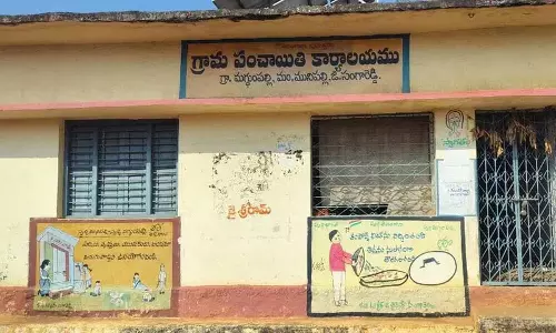 Munipalli निवासियों ने इंदिराम्मा इलू परियोजना पर कांग्रेस नेताओं से सवाल पूछे