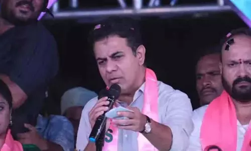 रेवंत रेड्डी को भी पता था कि 14 तारीख को गुलाबी झंडा लहराएगा: KTR रेवंत रेड्डी को भी पता था कि 14 तारीख को गुलाबी झंडा लहराएगा: KTR