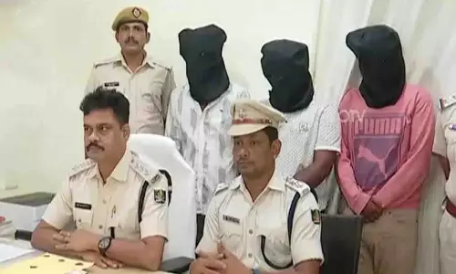 Khordha में 15 लाख रुपये की ब्राउन शुगर जब्त, तीन गिरफ्तार Khordha में 15 लाख रुपये की ब्राउन शुगर जब्त, तीन गिरफ्तार