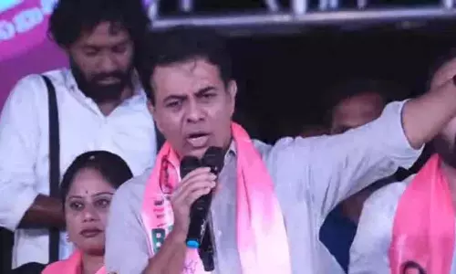 कार और बुलडोजर के बीच मुकाबला.. 11 तारीख को कांग्रेस को हराना चाहिए: KTR