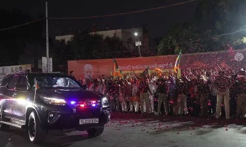 पीएम मोदी का भव्य स्वागत, 8 नवंबर को देश को 4 वंदे भारत ट्रेनों की देंगे सौगात