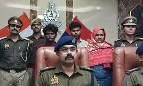 पत्नी ने प्रेमी संग मिलकर पति को मारकर तालाब में फेंका, तीन आरोपी गिरफ्तार पत्नी ने प्रेमी संग मिलकर पति को मारकर तालाब में फेंका, तीन आरोपी गिरफ्तार