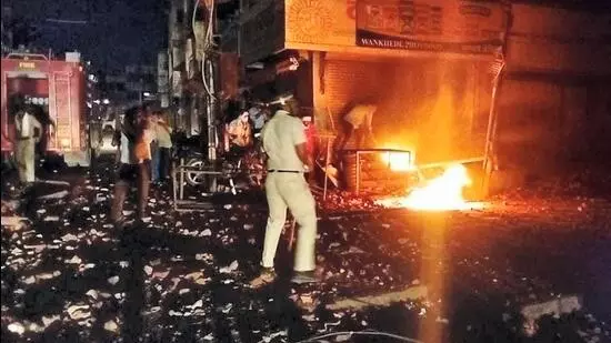 Akola दंगा मामले में हिंदू-मुस्लिम एसआईटी के खिलाफ पुनर्विचार याचिका पर सुप्रीम कोर्ट में मतभेद Akola दंगा मामले में हिंदू-मुस्लिम एसआईटी के खिलाफ पुनर्विचार याचिका पर सुप्रीम कोर्ट में मतभेद