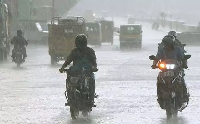 Tamil Nadu : अगले 2 घंटों में 7 जिलों में बारिश की संभावना है Tamil Nadu : अगले 2 घंटों में 7 जिलों में बारिश की संभावना है