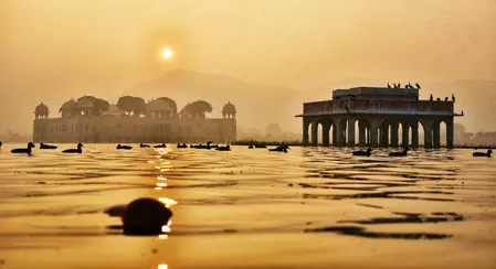 जानें सूर्य देव की कृपा पाने के लिए इस रविवार को क्या करें? गुड़ और तांबे के दान का विशेष महत्व जानें सूर्य देव की कृपा पाने के लिए इस रविवार को क्या करें? गुड़ और तांबे के दान का विशेष महत्व