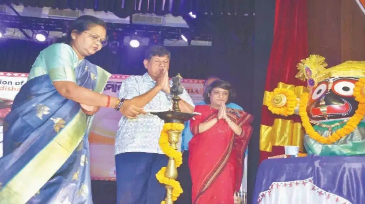 Berhampur के मेयर ने संबाद ओडिशा-50 में कहा कि शिक्षा और रोज़गार महिलाओं को सशक्त बनाएंगे Berhampur के मेयर ने संबाद ओडिशा-50 में कहा कि शिक्षा और रोज़गार महिलाओं को सशक्त बनाएंगे