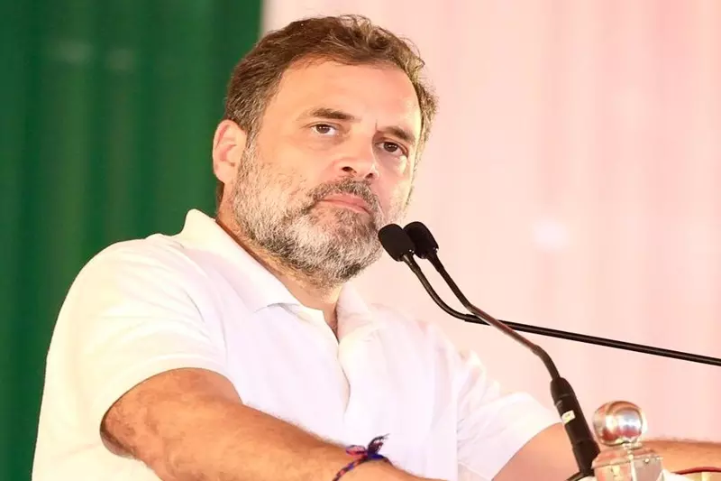 राहुल गांधी का अधूरा वादा: मोची का तोहफा बन गया उपेक्षा की मिसाल राहुल गांधी का अधूरा वादा: मोची का तोहफा बन गया उपेक्षा की मिसाल