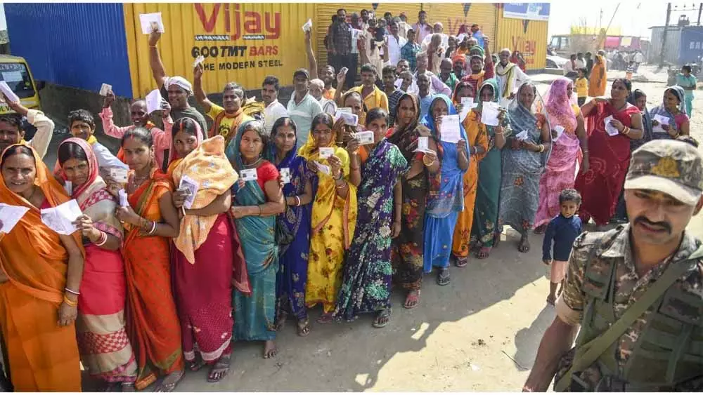 Patna: महिला वोटर से बदलेगा बिहार चुनावी गणित Patna: महिला वोटर से बदलेगा बिहार चुनावी गणित