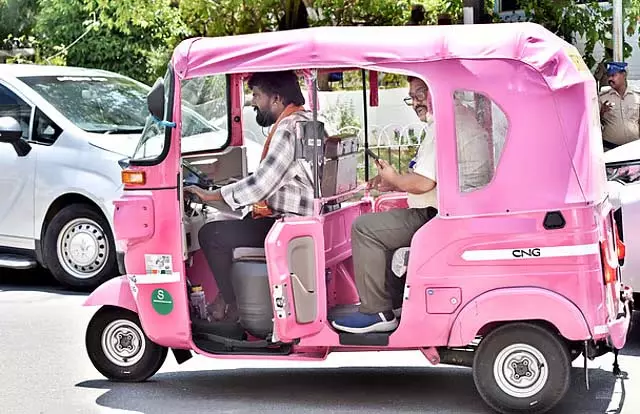 पिंक ऑटो चलाने वाले पुरुषों के खिलाफ सख्त कार्रवाई : Chennai Collector पिंक ऑटो चलाने वाले पुरुषों के खिलाफ सख्त कार्रवाई : Chennai Collector