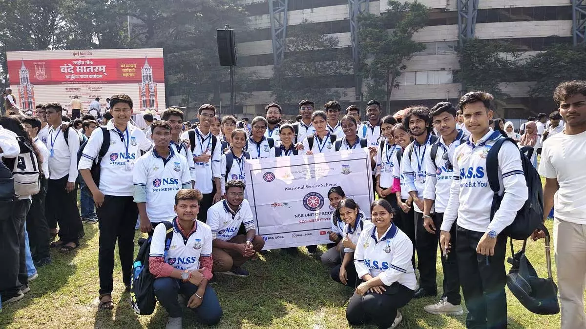 Mumbai यूनिवर्सिटी ने वंदे मातरम के दिल को छू लेने वाले गायन के साथ 150 साल पूरे किए Mumbai यूनिवर्सिटी ने वंदे मातरम के दिल को छू लेने वाले गायन के साथ 150 साल पूरे किए