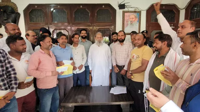 Haryana : प्रधानमंत्री सूर्यघर मुफ्त बिजली योजना के तहत सब्सिडी के चेक वितरित किये गये Haryana : प्रधानमंत्री सूर्यघर मुफ्त बिजली योजना के तहत सब्सिडी के चेक वितरित किये गये