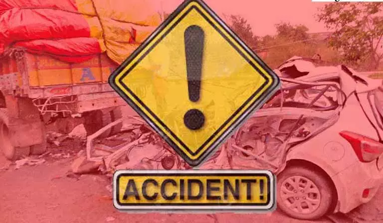 NH-65 पर आठ लोगों से भरी कार पलटी, आग लग गई, सभी बाल-बाल बचे NH-65 पर आठ लोगों से भरी कार पलटी, आग लग गई, सभी बाल-बाल बचे