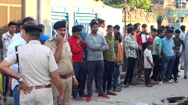 Rohtak में एक व्यक्ति और उसके बेटे की गोली मारकर हत्या के बाद गांव में तनाव Rohtak में एक व्यक्ति और उसके बेटे की गोली मारकर हत्या के बाद गांव में तनाव