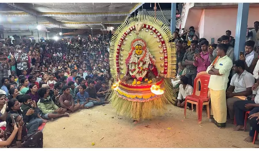Chikkanayakanahalli : पंजुरली देवता के प्रति भक्तिपूर्ण समर्पण Chikkanayakanahalli : पंजुरली देवता के प्रति भक्तिपूर्ण समर्पण
