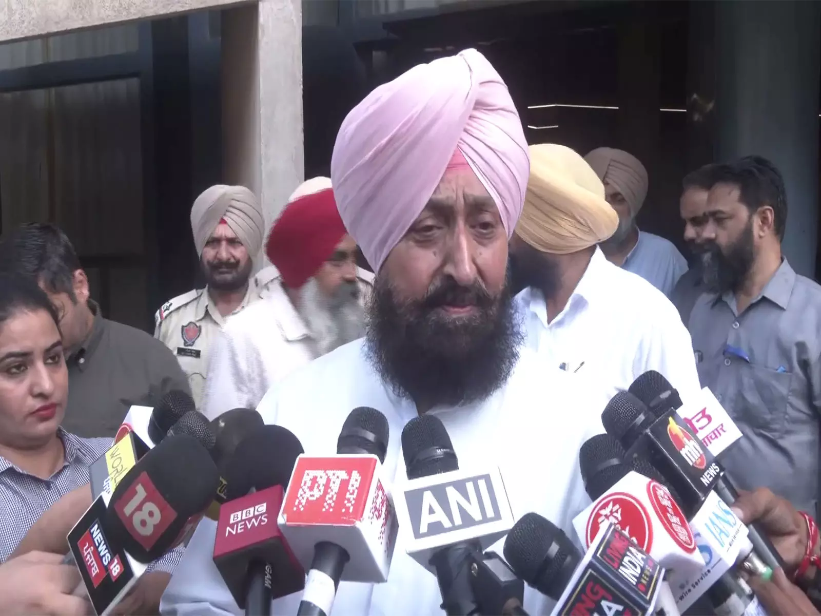 पंजाब SC आयोग ने प्रताप बाजवा को भेजा नोटिस पंजाब SC आयोग ने प्रताप बाजवा को भेजा नोटिस