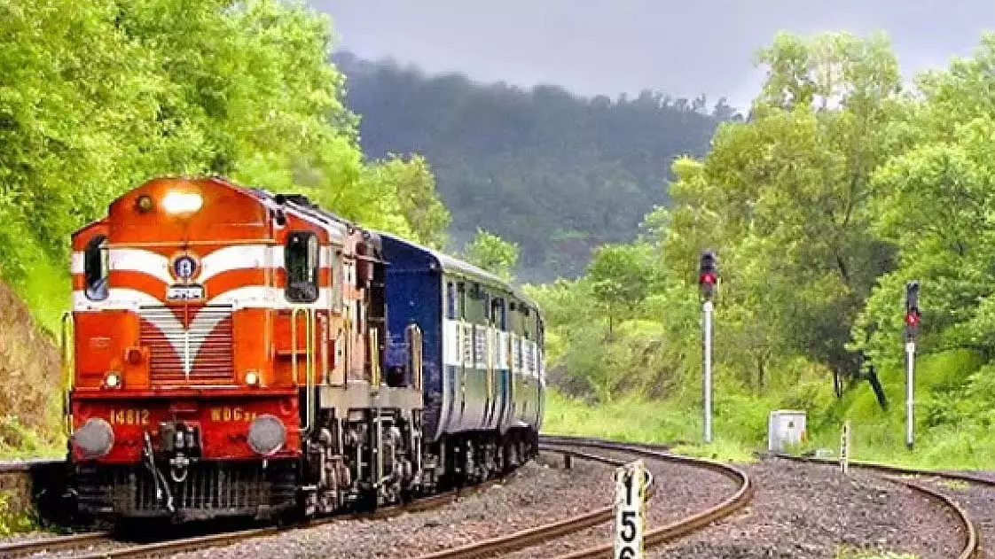 Nashik : भुसावल रेलवे डिवीजन ने अक्टूबर में ₹138.72 करोड़ का रेवेन्यू कमाया, पिछले साल से 15% ज़्यादा Nashik : भुसावल रेलवे डिवीजन ने अक्टूबर में ₹138.72 करोड़ का रेवेन्यू कमाया, पिछले साल से 15% ज़्यादा
