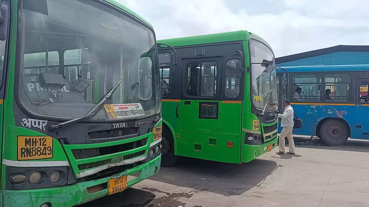 पुणे में पब्लिक ट्रांसपोर्ट का संकट: 22 महीनों में PMPML की लगभग 40,000 बसें खराब हुई पुणे में पब्लिक ट्रांसपोर्ट का संकट: 22 महीनों में PMPML की लगभग 40,000 बसें खराब हुई
