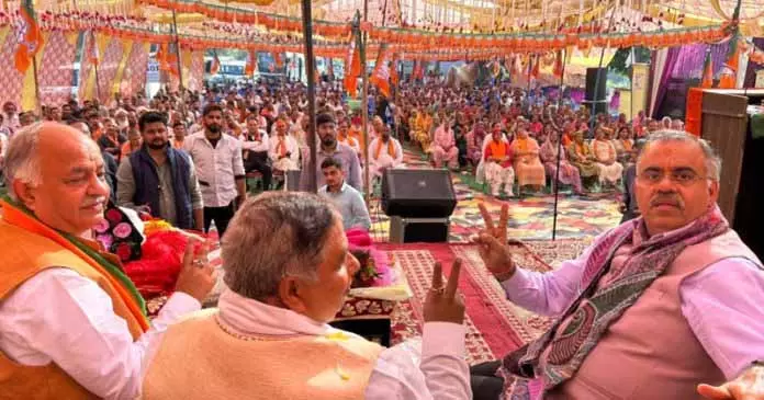 चुघ, सत, खटाना और अन्य ने नगरोटा में Devyani Rana के समर्थन में विशाल रैलियों को संबोधित किया चुघ, सत, खटाना और अन्य ने नगरोटा में Devyani Rana के समर्थन में विशाल रैलियों को संबोधित किया