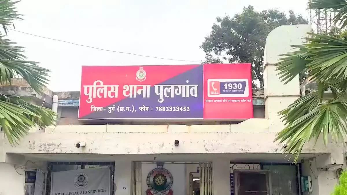 समूह की महिला सचिव गिरफ्तार, 20 लाख गबन मामले में एक्शन समूह की महिला सचिव गिरफ्तार, 20 लाख गबन मामले में एक्शन