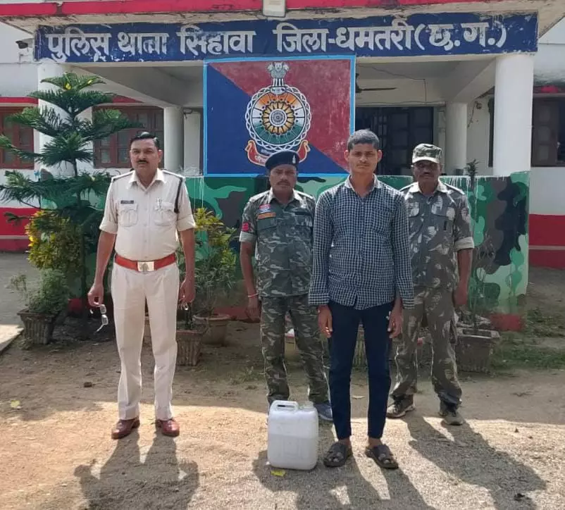 सिहावा पुलिस की तत्परता, महुआ शराब की अवैध बिक्री करते आरोपी गिरफ्तार सिहावा पुलिस की तत्परता, महुआ शराब की अवैध बिक्री करते आरोपी गिरफ्तार