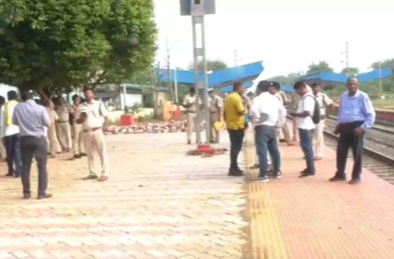 बारीपदा में नाबालिग लड़के को चाकू मारा गया, गंभीर हालत में कटक रेफर किया गया बारीपदा में नाबालिग लड़के को चाकू मारा गया, गंभीर हालत में कटक रेफर किया गया