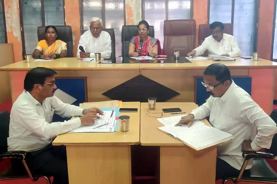 MLA ने अधिकारियों को नगर परिषद को लोगों के अनुकूल बनाने का निर्देश दिया MLA ने अधिकारियों को नगर परिषद को लोगों के अनुकूल बनाने का निर्देश दिया