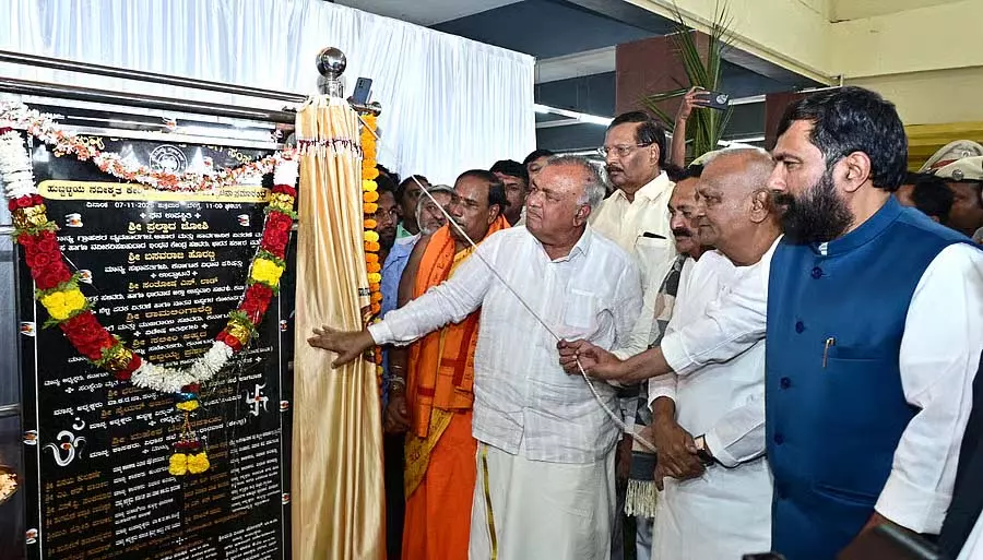 रेगुलेटर के खिलाफ कार्रवाई करें: परिवहन मंत्री रेगुलेटर के खिलाफ कार्रवाई करें: परिवहन मंत्री