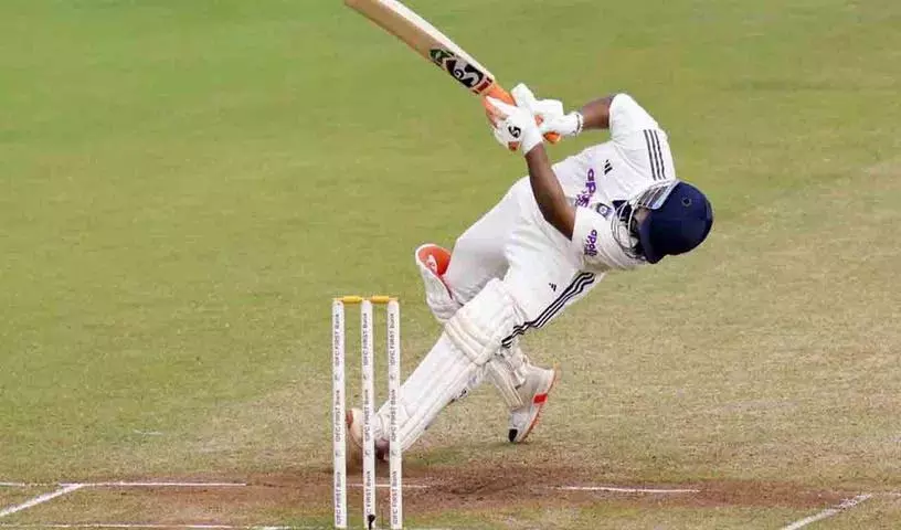एक बार फिर जोखिम भरा शॉट.. पंत रिटायर्ड हर्ट होकर मैदान से बाहर गए..! एक बार फिर जोखिम भरा शॉट.. पंत रिटायर्ड हर्ट होकर मैदान से बाहर गए..!