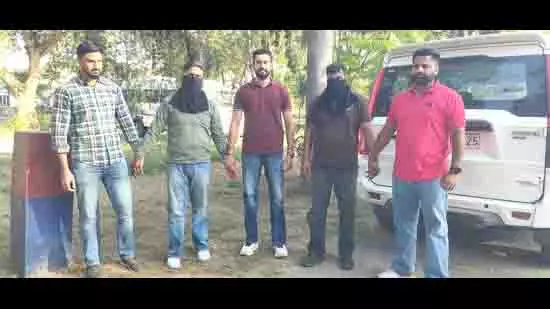 Hoshiarpur में जग्गू भगवानपुरिया के दो साथी गिरफ्तार, हथियार बरामद Hoshiarpur में जग्गू भगवानपुरिया के दो साथी गिरफ्तार, हथियार बरामद