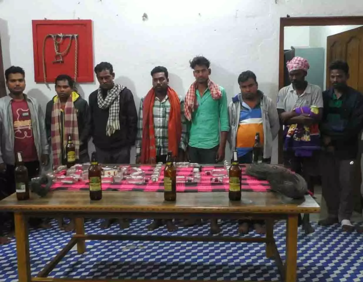 Odisha: बिजली के तार से सूअर का शिकार, 11 गिरफ्तार Odisha: बिजली के तार से सूअर का शिकार, 11 गिरफ्तार