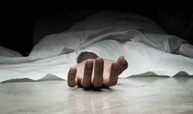 हैदराबाद के KPHB में मामूली बात पर व्यक्ति की रॉड और लाठियों से पीट-पीटकर हत्या हैदराबाद के KPHB में मामूली बात पर व्यक्ति की रॉड और लाठियों से पीट-पीटकर हत्या