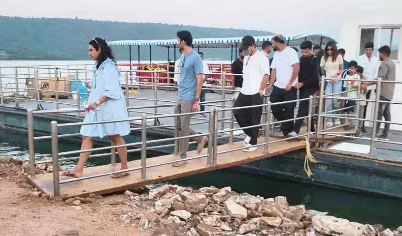 Allu Arjun सोमासिला वेकेशन ट्रिप की तस्वीरें वायरल Allu Arjun सोमासिला वेकेशन ट्रिप की तस्वीरें वायरल