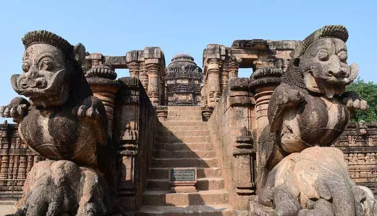 कोणार्क के नट मंदिर में पर्यटकों का प्रवेश वर्जित, ASI ने सुरक्षा जोखिम का हवाला दिया कोणार्क के नट मंदिर में पर्यटकों का प्रवेश वर्जित, ASI ने सुरक्षा जोखिम का हवाला दिया