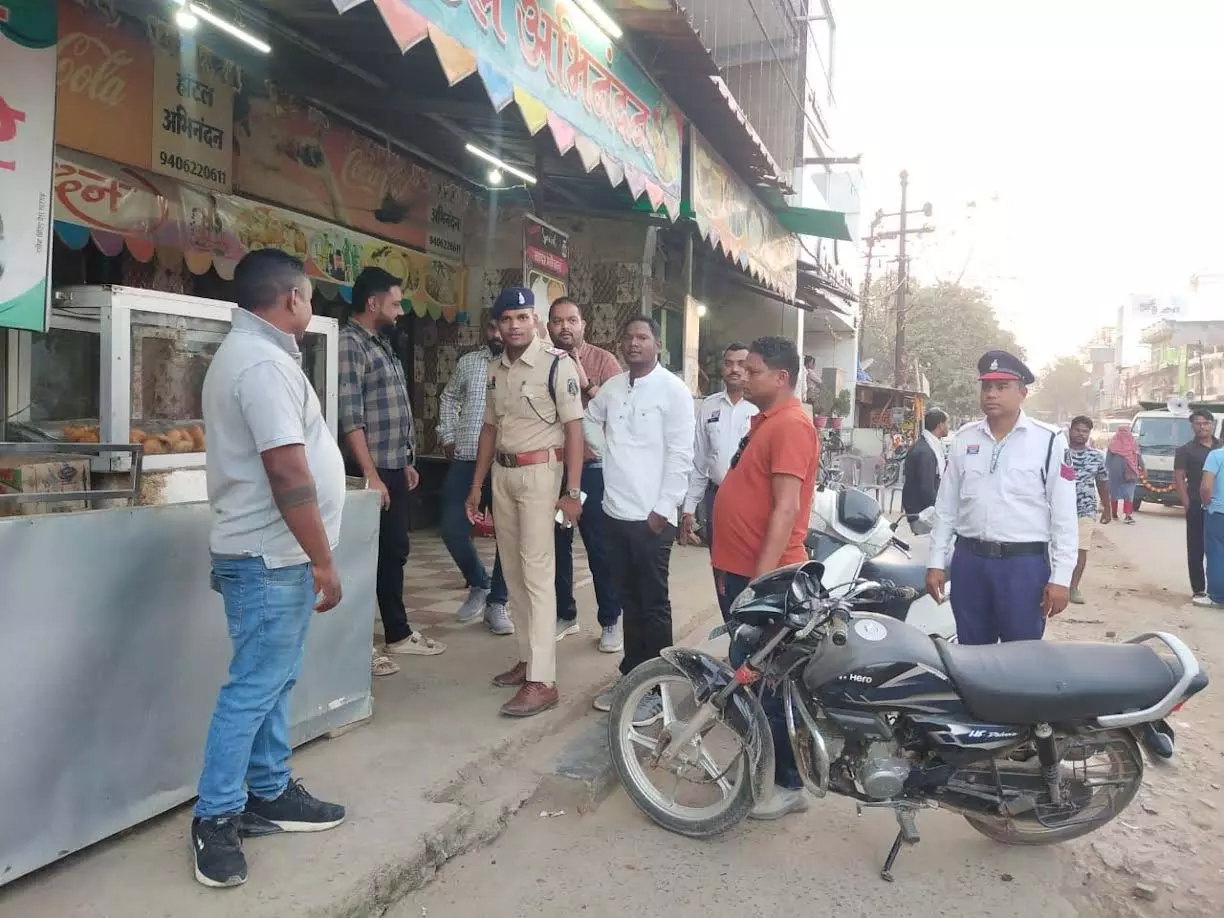 सड़क पर दिखने लगा कलेक्टर-एसपी के निर्देश का असर सड़क पर दिखने लगा कलेक्टर-एसपी के निर्देश का असर