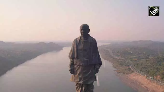 राज्यपाल ने सरदार पटेल को दी श्रद्धांजलि, एकता पर दिया जोर राज्यपाल ने सरदार पटेल को दी श्रद्धांजलि, एकता पर दिया जोर