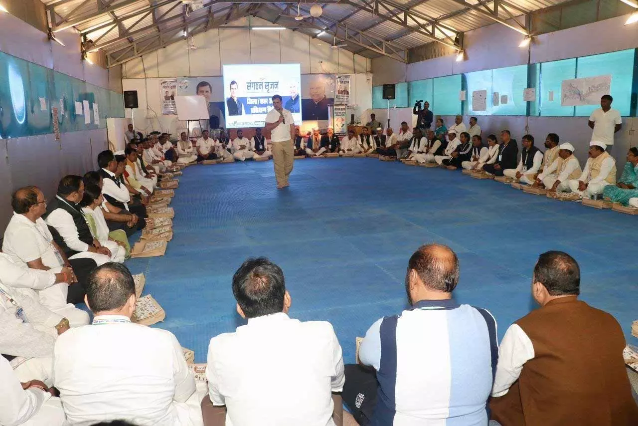 राहुल गांधी ने पचमढ़ी में कांग्रेस नेताओं से की बैठक राहुल गांधी ने पचमढ़ी में कांग्रेस नेताओं से की बैठक