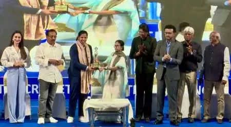 महिला विश्व कप विजेता ऋचा घोष को बंगाल पुलिस में डीएसपी नियुक्त महिला विश्व कप विजेता ऋचा घोष को बंगाल पुलिस में डीएसपी नियुक्त