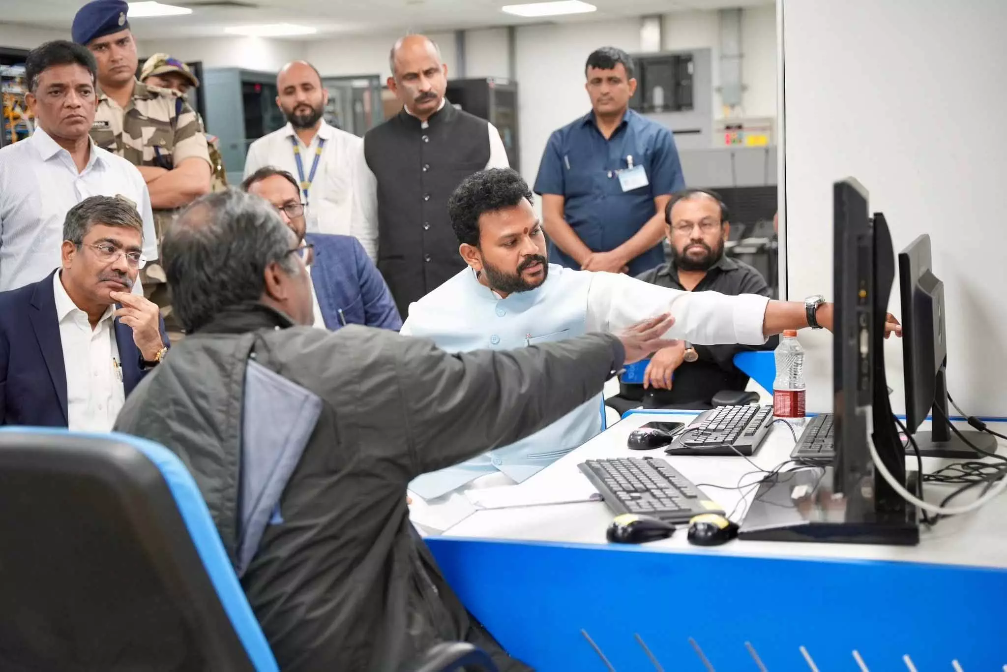 Delhi ATC टॉवर: मंत्री राम मोहन नायडू ने तकनीकी खराबी के बाद की समीक्षा Delhi ATC टॉवर: मंत्री राम मोहन नायडू ने तकनीकी खराबी के बाद की समीक्षा