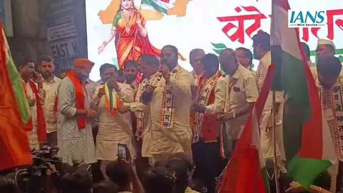पुणे में ‘वंदे मातरम ग्लोरी मार्च’ से गूंजा देशभक्ति का उत्सव, 150वीं वर्षगांठ पर उमड़ा जनसैलाब पुणे में ‘वंदे मातरम ग्लोरी मार्च’ से गूंजा देशभक्ति का उत्सव, 150वीं वर्षगांठ पर उमड़ा जनसैलाब