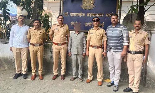 Mumbai : 30 साल से फरार 65 साल का चोरी का आरोपी पुलिस की मौजूदगी का पता चलने पर अयोध्या से भागा Mumbai : 30 साल से फरार 65 साल का चोरी का आरोपी पुलिस की मौजूदगी का पता चलने पर अयोध्या से भागा