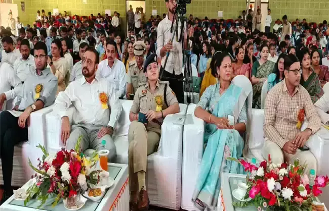 Narnaul: राष्ट्रीय गीत की 150वीं वर्षगांठ पर नारनौल में कार्यक्रम Narnaul: राष्ट्रीय गीत की 150वीं वर्षगांठ पर नारनौल में कार्यक्रम
