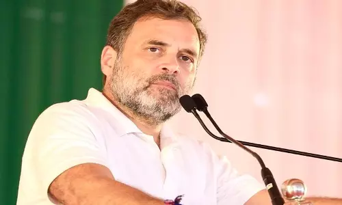 राहुल गांधी का अधूरा वादा: मोची का तोहफा बन गया उपेक्षा की मिसाल राहुल गांधी का अधूरा वादा: मोची का तोहफा बन गया उपेक्षा की मिसाल