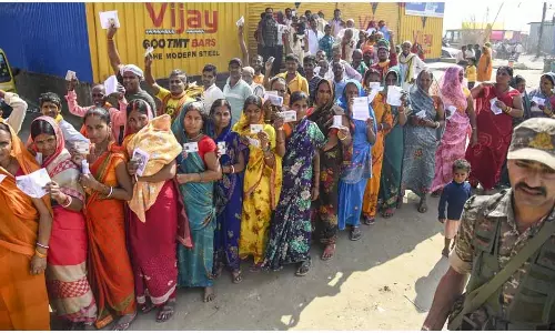 Patna: महिला वोटर से बदलेगा बिहार चुनावी गणित Patna: महिला वोटर से बदलेगा बिहार चुनावी गणित