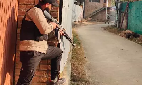 कुलगाम पुलिस ने पाक से जुड़े नागरिकों पर कार्रवाई की कुलगाम पुलिस ने पाक से जुड़े नागरिकों पर कार्रवाई की