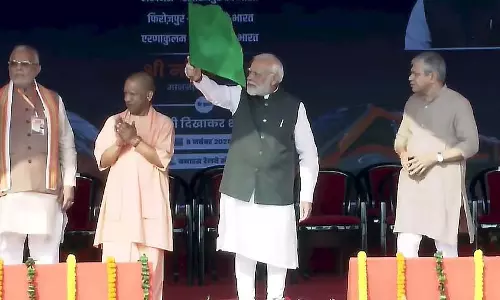 PM Modi ने चार नई वंदे भारत ट्रेनों को हरी झंडी दिखाई