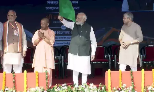 PM Modi ने 4 वंदे भारत एक्सप्रेस सेवाओं का शुभारंभ किया, पंजाब का फिरोजपुर-दिल्ली मार्ग सबसे खास PM Modi ने 4 वंदे भारत एक्सप्रेस सेवाओं का शुभारंभ किया, पंजाब का फिरोजपुर-दिल्ली मार्ग सबसे खास