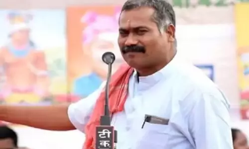 अमित बघेल को गिरफ्तार करने की मांग अमित बघेल को गिरफ्तार करने की मांग